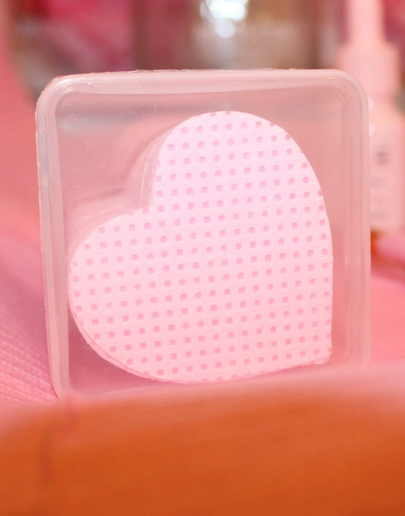 Heart shaped lint-free wipes